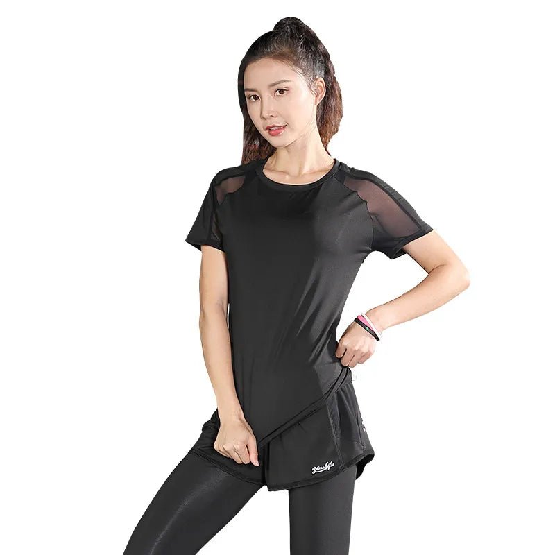 Conjunto Fitness Feminino com Camiseta e Shorts de Secagem Rápida - Chama Oficial
