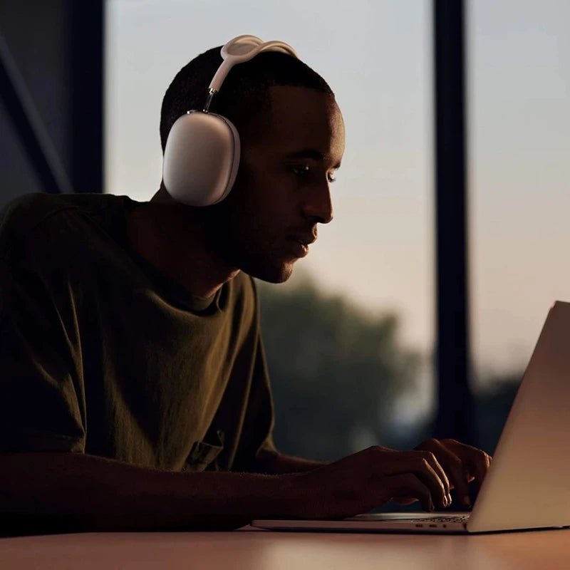 Headphone Bluetooth com Cancelamento de Ruído e Design Ergonômico - Chama Oficial
